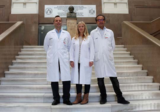 (De izquierda a derecha). Carlos Ferrando, Marina Soro y Javier Belda, miembros del Grupo de Investigación en Anestesia de la Universitat de València y del INCLIVA.